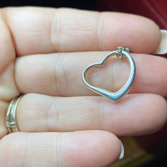 Elegant Sterling Silver Heart Pendant Necklace - Picture 3 of 6